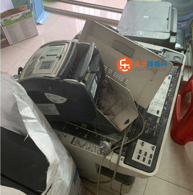 以前我看不上收废品的，原来他们这么赚钱